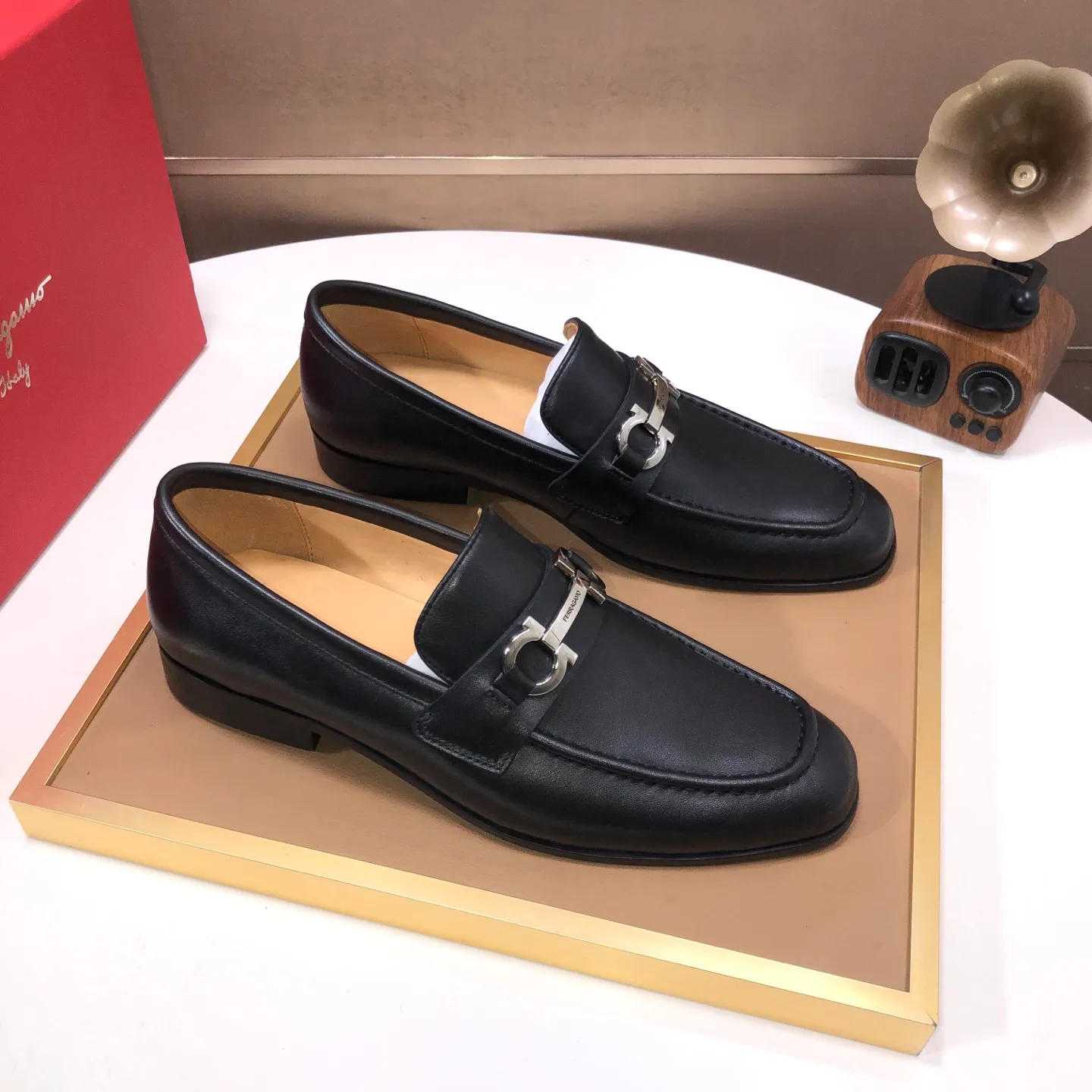 Men's shoes💰580💰【Ferragamo】Official website new product update👏High-quality casual shoes👟Imported first-layer calfskin with official website breathable printed fabric, comfortable and breathable, cowhide lining. Matching code: 38~44 (45 customized, non-refundable)